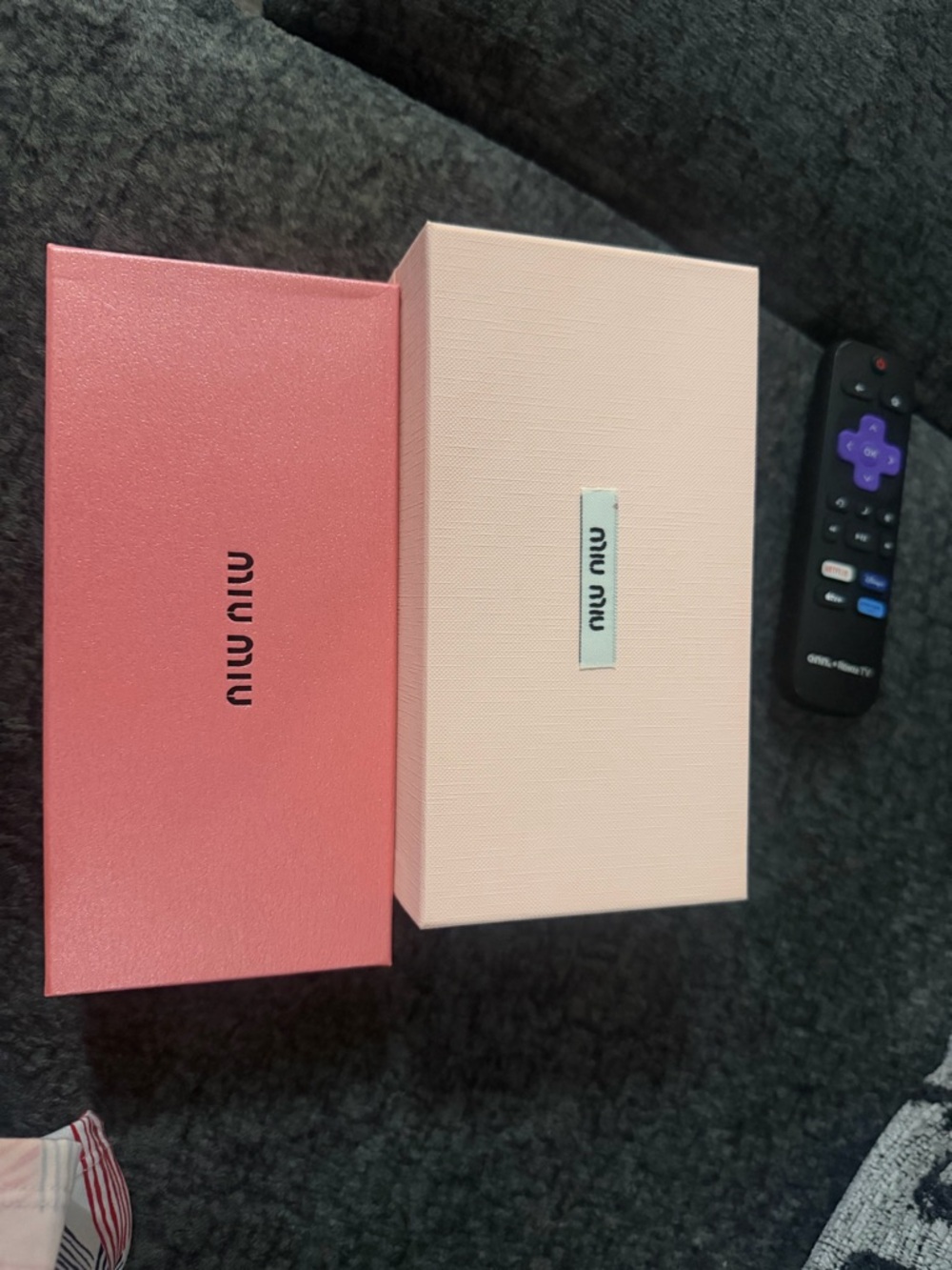 Two pairs of women’s sunglasses comes with case and box